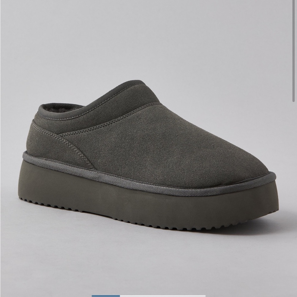 NWT AE The Hangout Slip-On Slippers - Picture 2 of 10